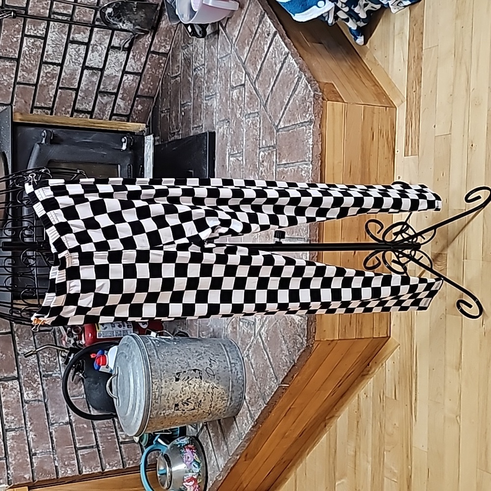 Rose Checkered Sweatshirt And Matching Checkered Leggins. View 4